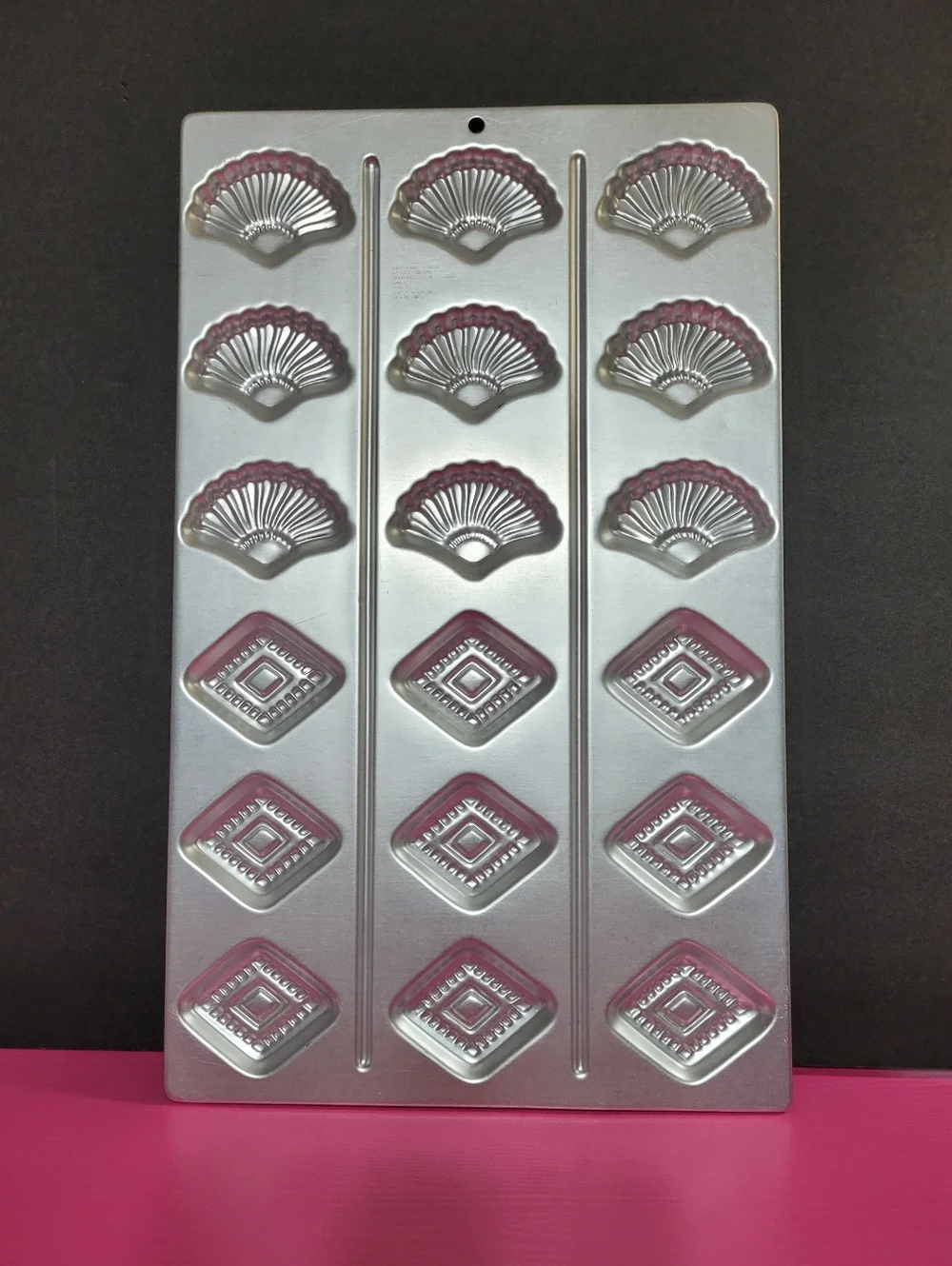 Vintage Wilton Barcelona Classic Aluminum Mold Pan No. 2306-106